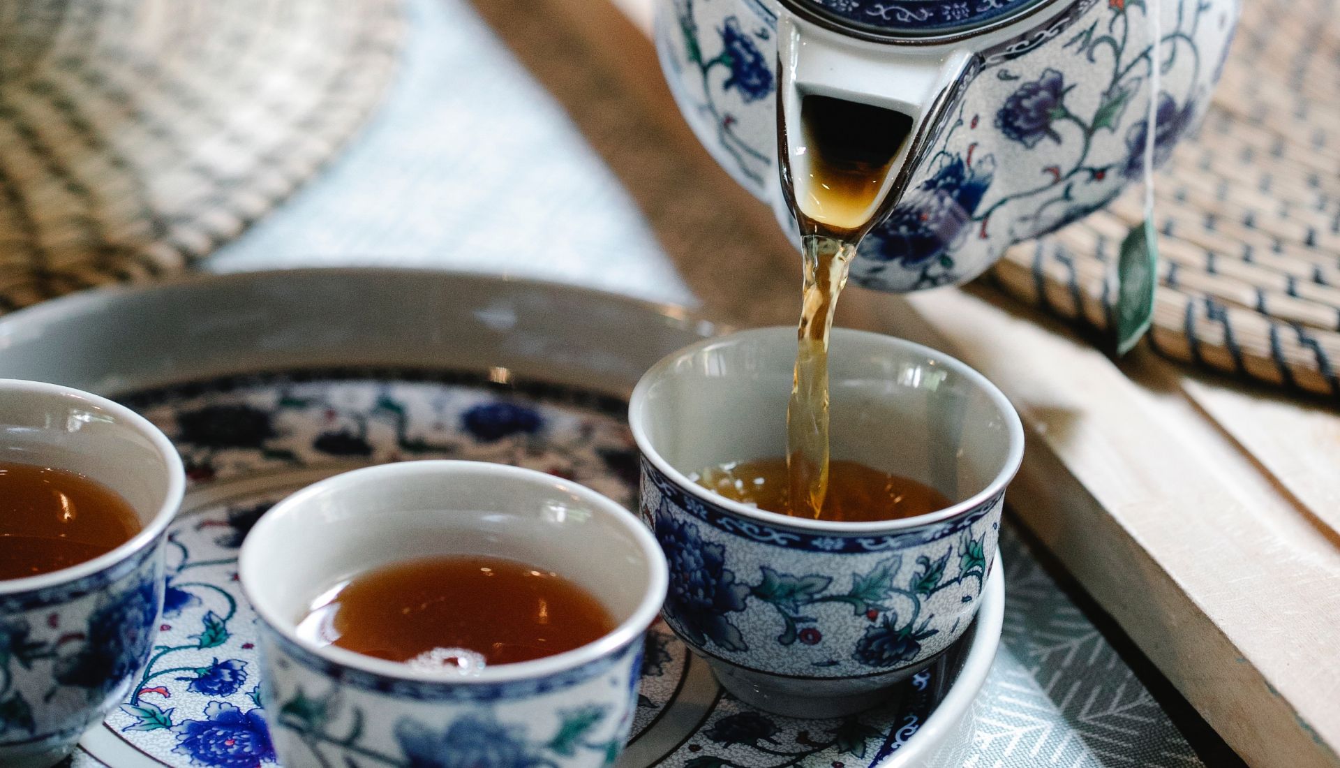 Cérémonie du thé : un moment de convivialité gourmand et sensoriel