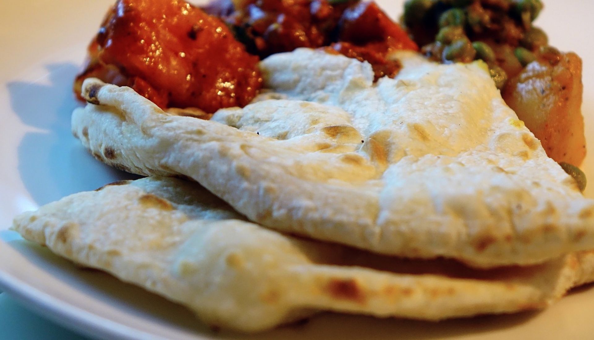 Naan et curry de poulet